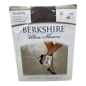 2009 Berkshire Control Top Ultra Sheers Pantyhose Queen Petite Nu Gray 4411